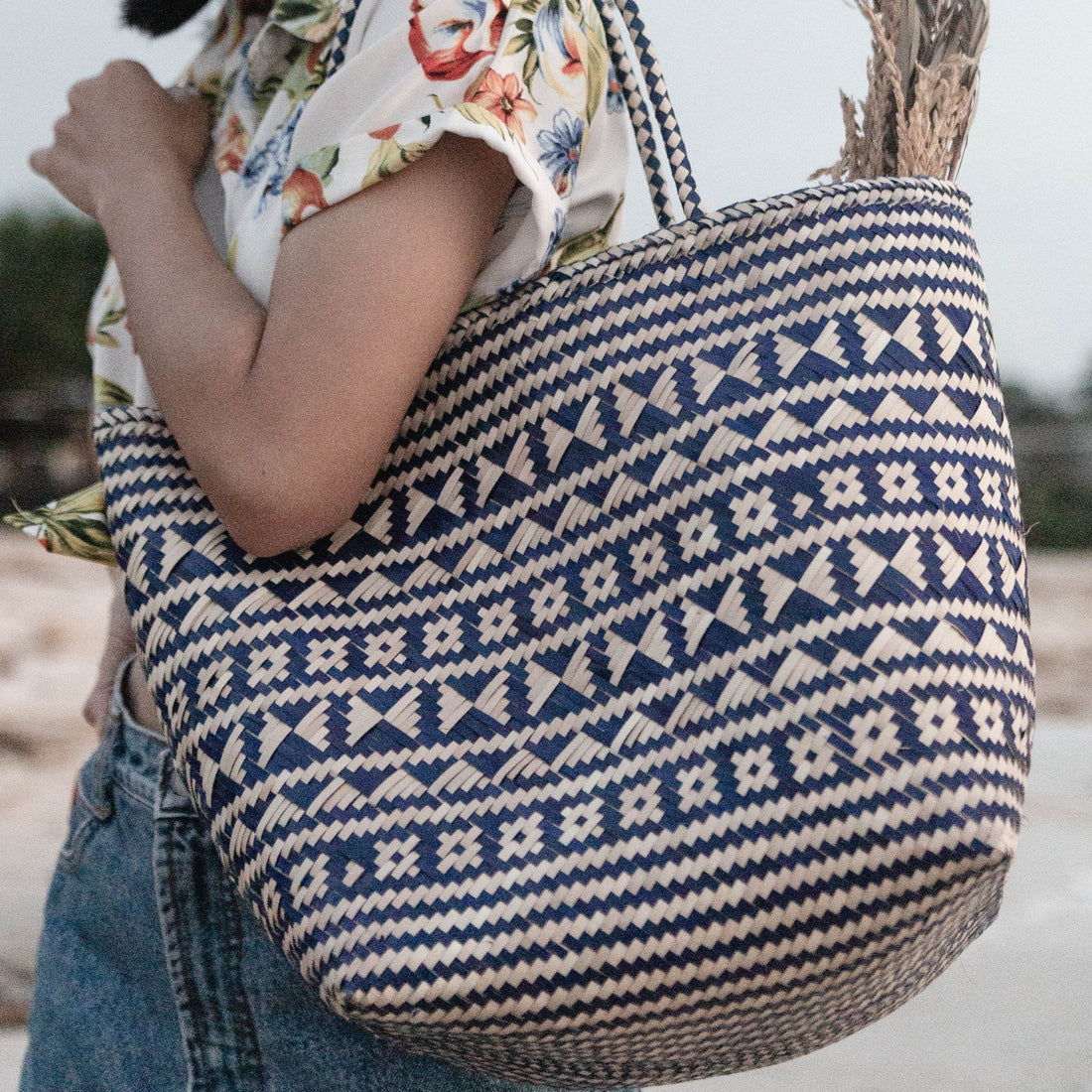 Blaue Einkaufstasche | Strandtasche | Tragetasche KIDUL aus Rattan
